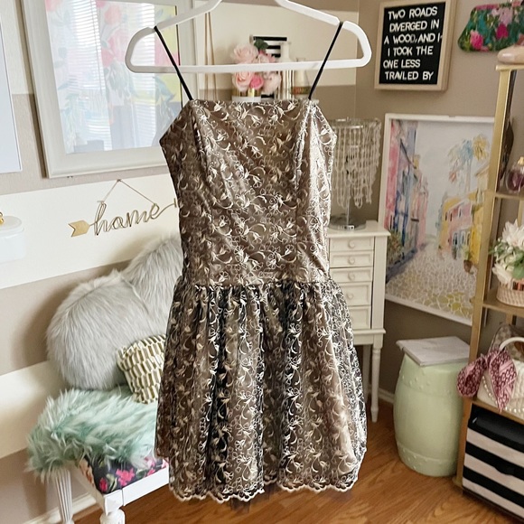 Nox Usa gold lace embroidered dress size small - Picture 2 of 7